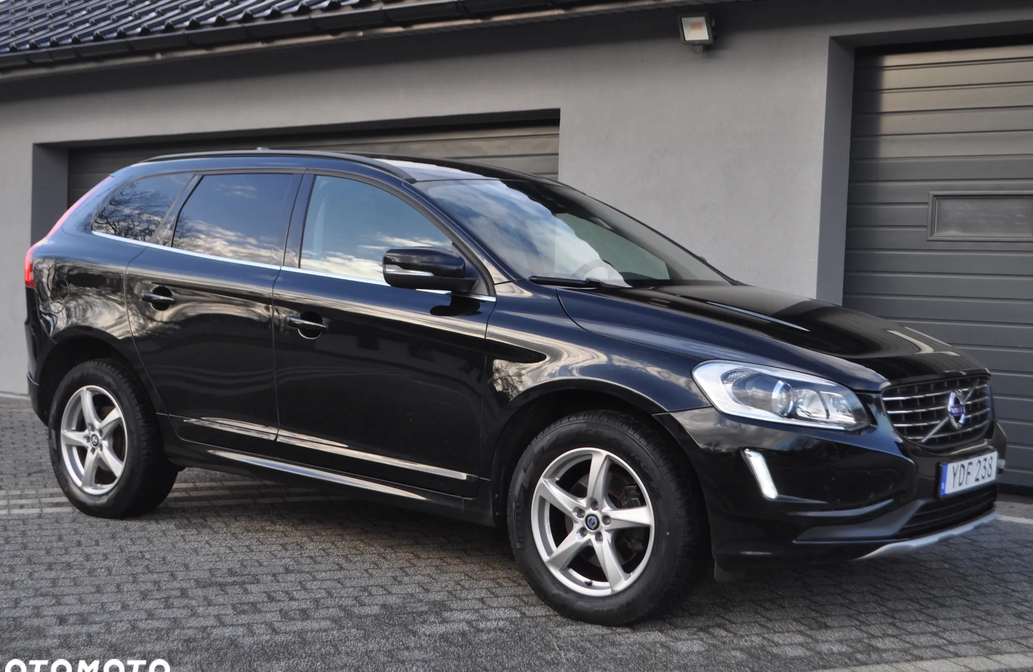 Volvo XC 60 cena 82999 przebieg: 125000, rok produkcji 2016 z Legnica małe 781